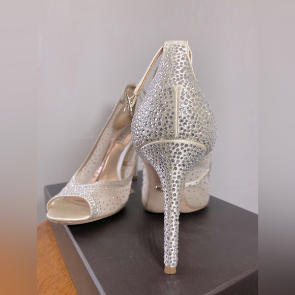 BADGLEY MISCHKA Jewel Satin Ankle Pump - Picture 2 of 8